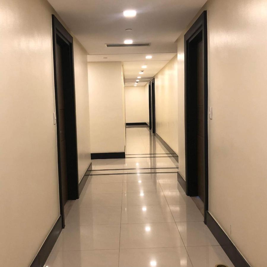 Luxury Bgc Condo In Taguig, Mckinley - Covered Parking And Wifi Free Exterior photo