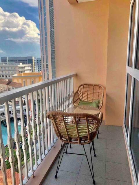 Luxury Bgc Condo In Taguig, Mckinley - Covered Parking And Wifi Free Exterior photo
