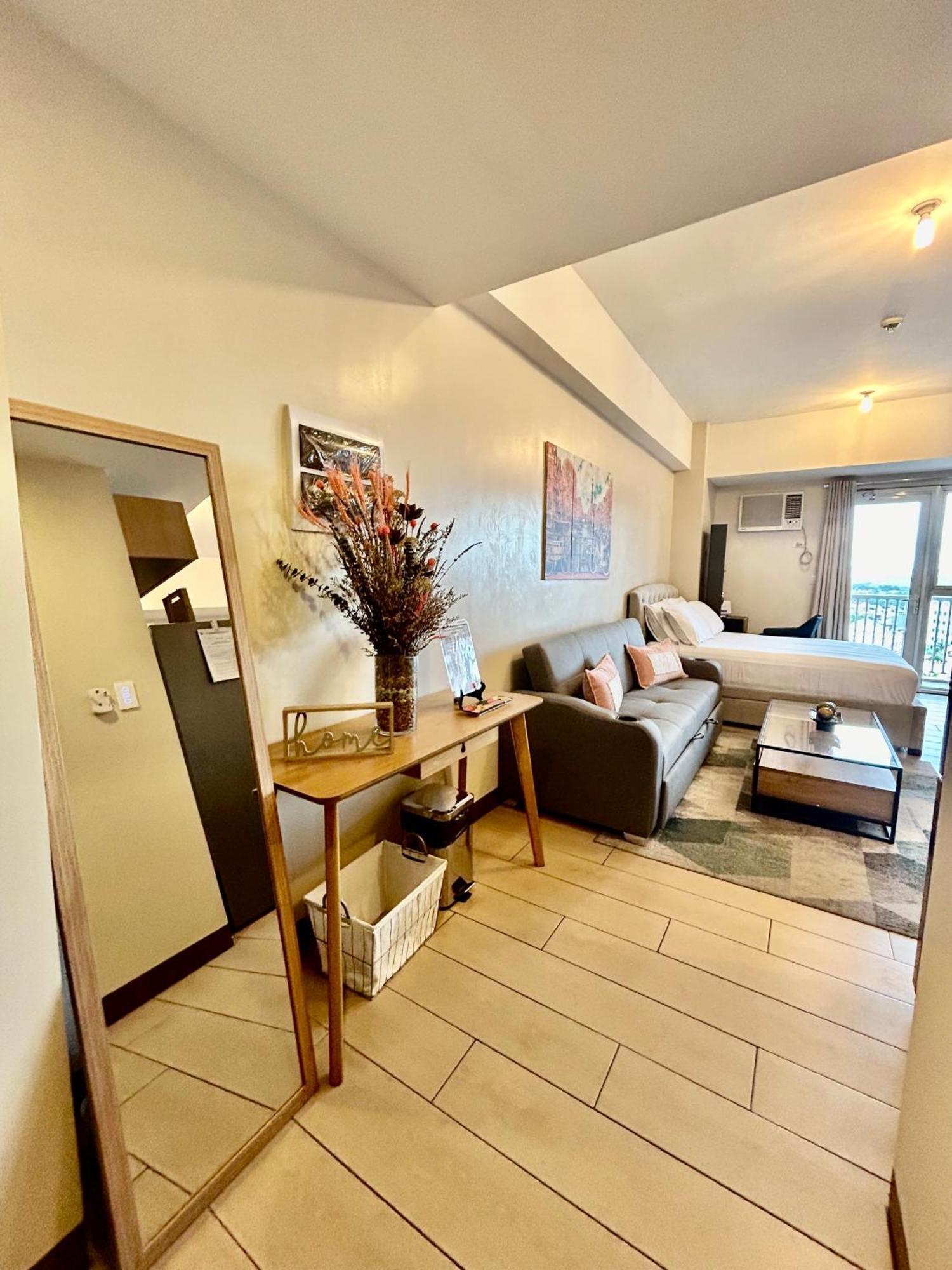 Luxury Bgc Condo In Taguig, Mckinley - Covered Parking And Wifi Free Exterior photo