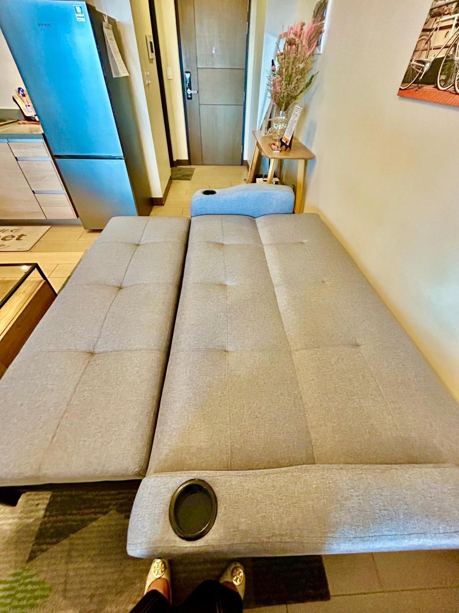 Luxury Bgc Condo In Taguig, Mckinley - Covered Parking And Wifi Free Exterior photo