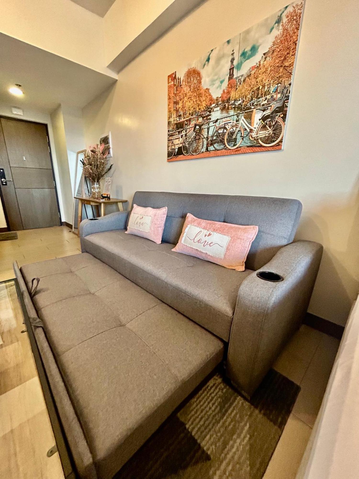 Luxury Bgc Condo In Taguig, Mckinley - Covered Parking And Wifi Free Exterior photo